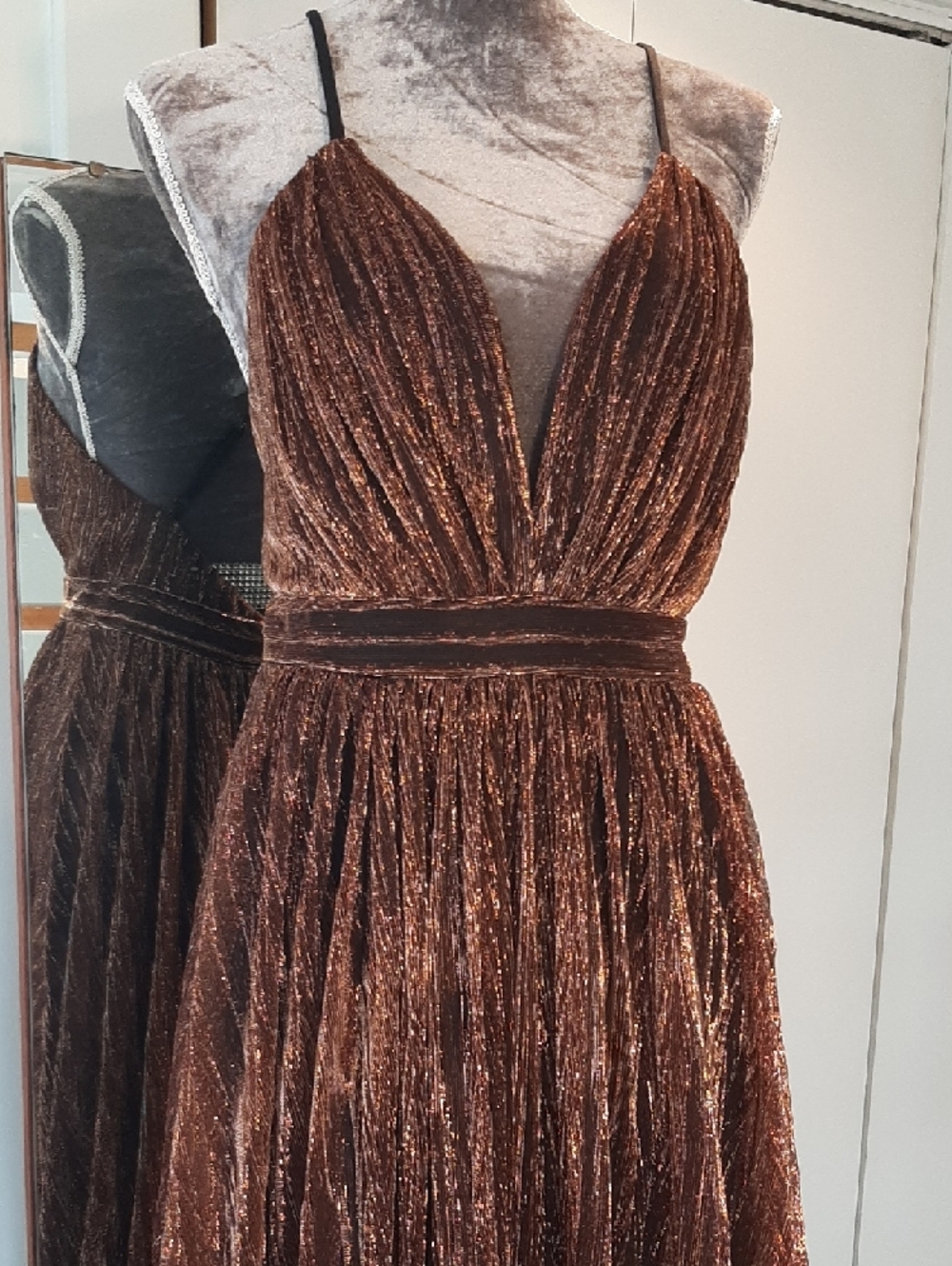 NWTπle chateauπGOLD METALLIC Brown Pleated Plung V-Neck OPEN BACK Maxi Sz M - Picture 4 of 12